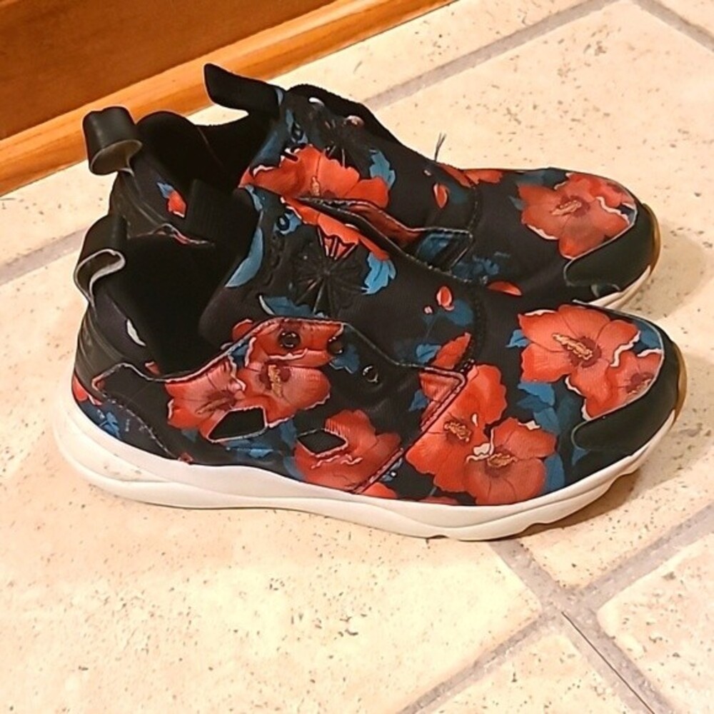 Reebok Women's Flower Sneakers Size 6 023501